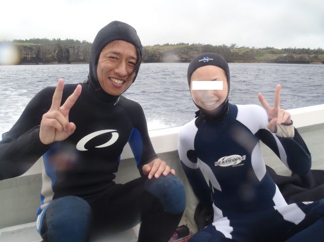 これと同じ写真がショップのブログに<br />載ってます。<br /><br />http://www.aquareefdive.com/<br /><br />顔も髪もくちゃくちゃ(笑)