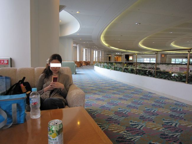 ２階の回廊には休憩できるスペースが<br />盛り沢山にあります。