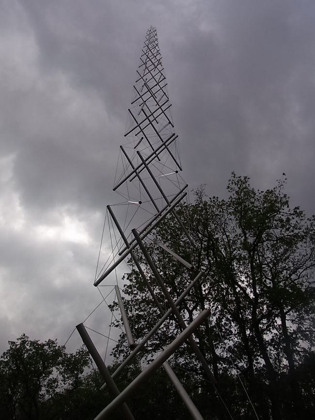 タワー型オブジェ。