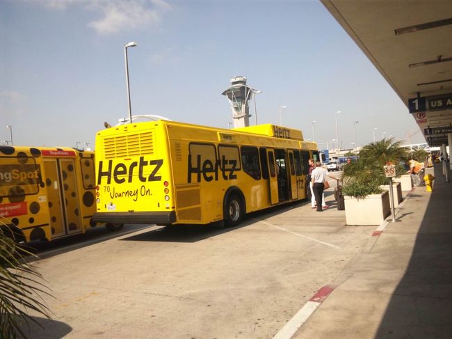 ロサンゼルス空港で乗り継ぎの時間があったので、サウスウェストの発着するターミナル1からの風景