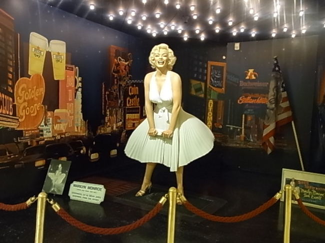 すると右手にセックス・ミュージアムが見えてきました。入場料４ユーロと安く面白そうなので入ってみます。<br /><br />写真のマリリン・モンロー、ボタンを押すとスカートが上がりあます。