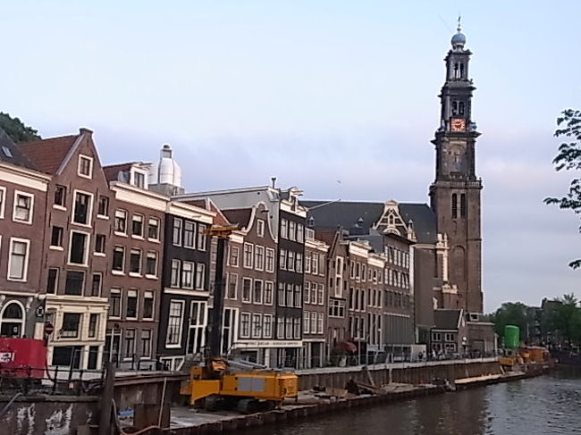 アンネの家を出て運河の対岸を少し歩きました。西教会と街並み。夕食とします。