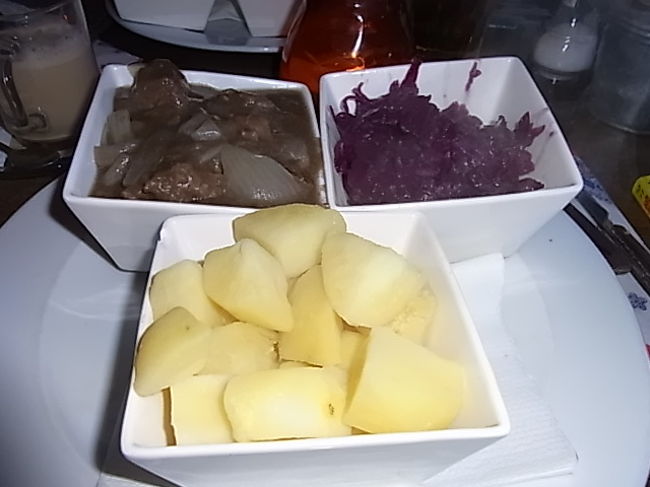 夕食を摂ります。<br /><br />私の分