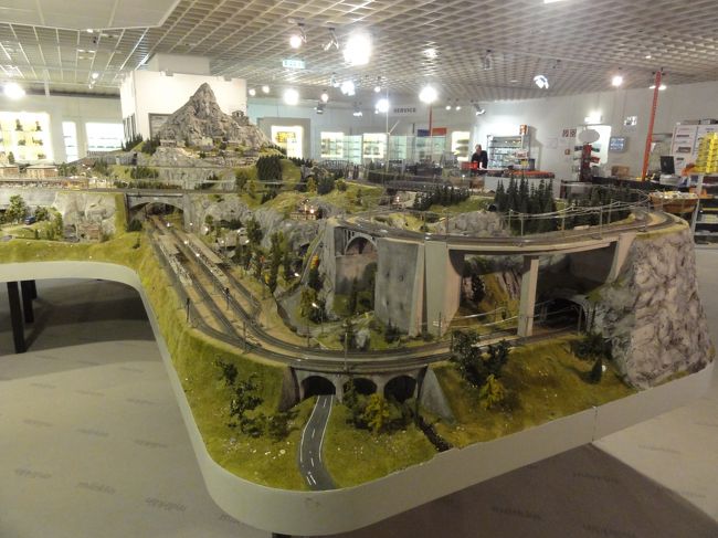 広い建物の中に、レイアウトがドンと鎮座しています。