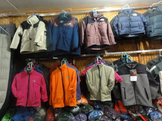 カトマンズ通信 トレッキング グッズ購入ガイド1 大物 衣類編 登山用品 カトマンズ ネパール の旅行記 ブログ By 世界攻略者さん フォートラベル カトマンズ通信 トレッキング グッズ購入ガイド1 大物 衣類編 登山用品 カトマンズ ネパール の旅行記 ブログ By 世界攻略者さん フォートラベル