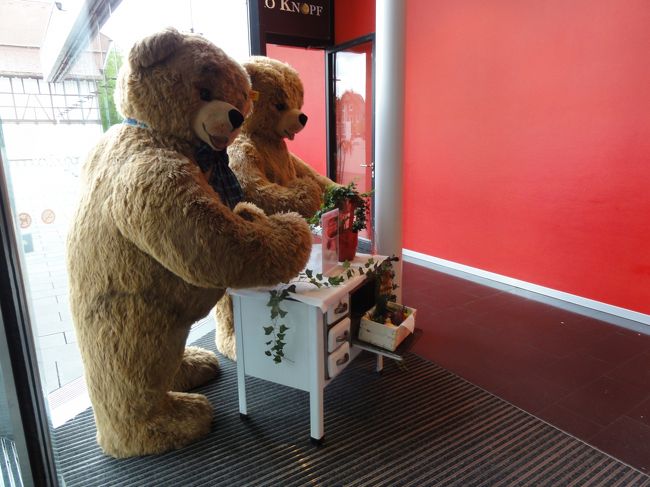 こんな大きなクマもいます。<br /><br />レストランも併設しています。<br />私は時間が中途半端でしたので入りませんでしたが・・・