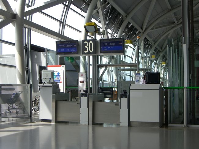 今回３回目のマイルで行きます。<br />朝６時過ぎに家を出て、関空に７時半は眠いzzz…<br /><br /><br />ＯＳＡＫＡ／ＫＡＮＳＡＩ　ＪＬ９７１　９：４０発<br /><br />　　↓<br /><br />ＳＥＯＵＬ／ＧＩＭＰＯ　１１：３０着