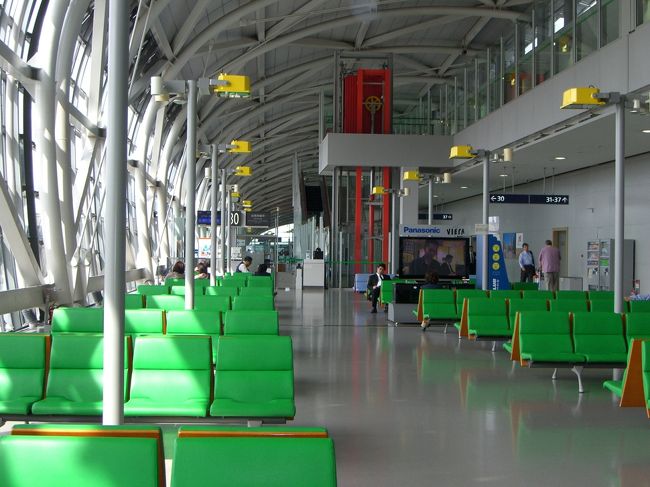 搭乗口に早く行き過ぎて…　がらーん…