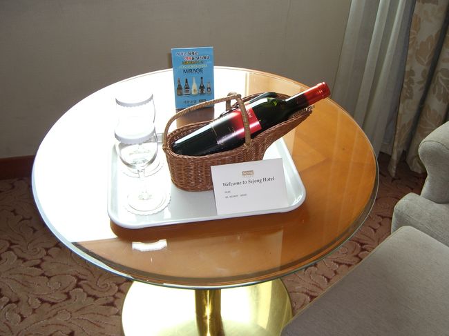 ホテル会員なので、ウェルカムワインを用意して下さっています。<br /><br />１人旅行なので１本空けるにはもったいないので、<br />そのまま置いて帰国しました。<br />ご配慮、申し訳ないです(T_T)