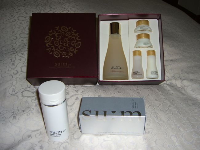 ロッテ免税店でｓｕ：ｍ３７°を購入<br /><br />・シークレットプログラミングエッセンス<br />・ホワイトアワードデトックスマスク<br /><br />１月に購入して凄く良かったので再度購入しました。<br />他のお店でも類似商品が出ていますね！<br />ますます人気が出そう。