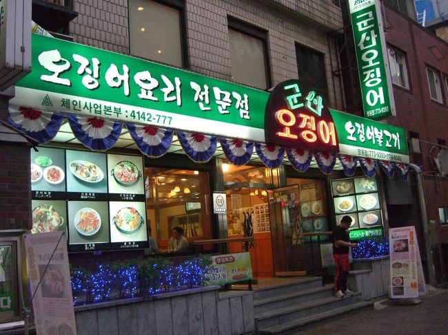 お店はＭプラザ裏側の道にあるＫａｐｐａの路地を道なりに進んでいくと左側にあります。<br />緑の看板が目印！