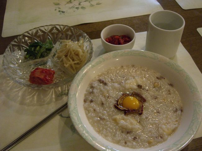 朝鮮人参粥　１０，０００ウォン<br /><br />お腹に優しくてとても美味しいです。<br />ここのお店のイカの塩辛（イカのキムチ？）をお土産に持って帰る事が出来ます。<br />他の観光客が２５，０００ウォンで購入していましたよ。