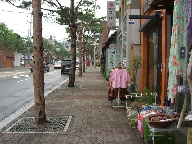 ４２４明洞駅から地下鉄を乗り継いで３２８安国駅まで来ました。<br /><br />今日は比較的天気がましなので、北村韓屋村を散策します。