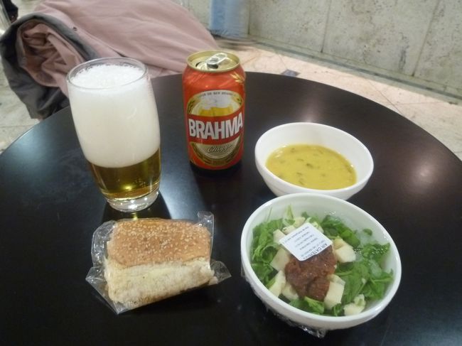 ラウンジにて、ビールと軽食<br /><br />いよいよ、南米をあとに、再びトルコを目指します<br /><br />（続く）
