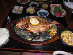 夕食は読谷にある大木海産物レストラン。
いまいゆのバター焼き定食。時価、この日は１６００円でした。
