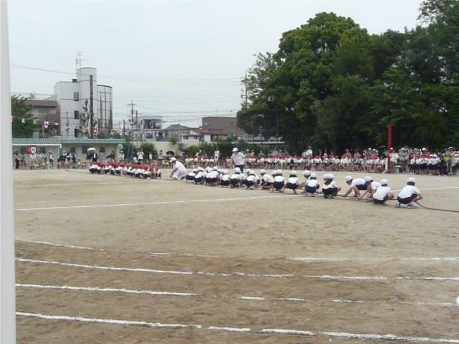 綱引き競技です。<br /><br />http://www.youtube.com/watch?v=Il37hMHlVpM