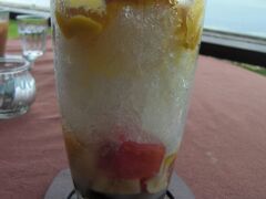 備瀬に最近オープンしたカフェ「チャハヤ・ブラン」でおやつ。
ベトナム風チェ。900円