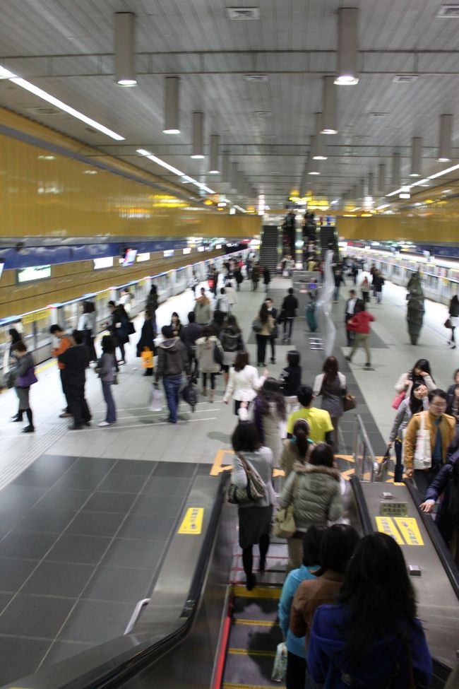 台湾の地下鉄だよ。<br />分かり安すぎて助かった。<br />そしてキレイ。<br />