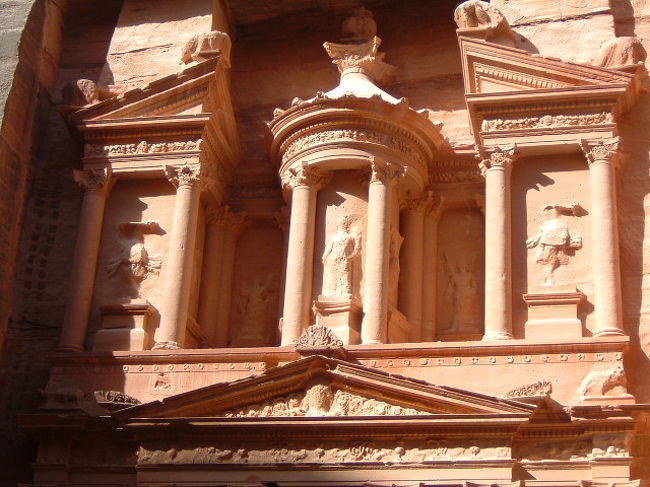 日が昇ると色がかわる