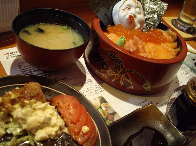 まずはブランチ。<br />もう何日もアメリカンフードだったので、<br />どうしても和食が食べたくて…<br />海外旅行で初めて日本食屋に入ってしまいました。<br /><br />私は醤油ラーメン。<br />美味しかったー。<br />