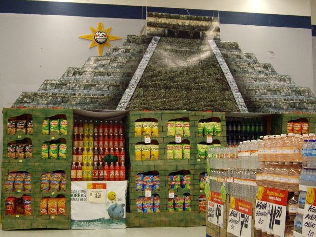 ダウンタウンの『WEL　MART』にて。<br /><br />チェチェンイッツアがドーーーーン。<br />ここに来たのに本物に足を延ばさず・・・・