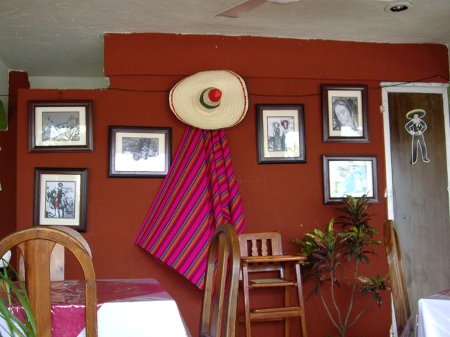 機嫌を直す為に、飯でも食おう！と夫。<br /><br />ここはビーチ沿いにあったカフェです。<br />