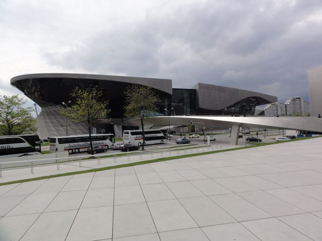 本社＆博物館側から見た納車＆ショールームの<br /><br />ＢＭＷ　ＷＥＬＴ