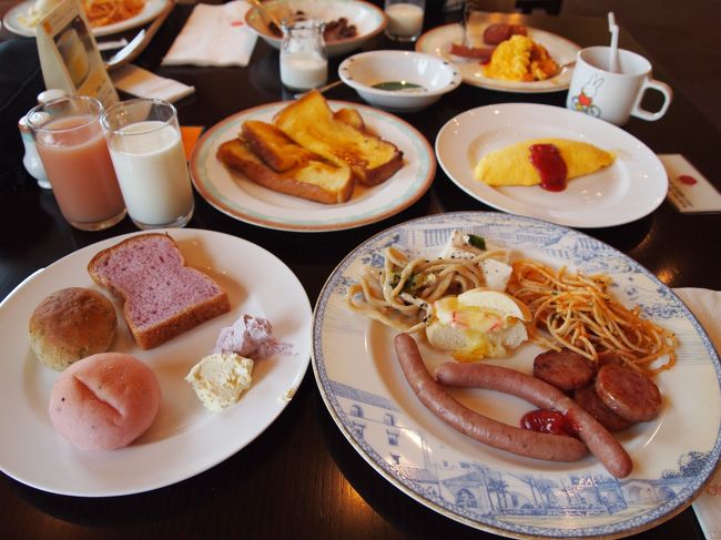 二日目の朝。<br />朝食は『ベルデマール』へ。<br />この朝食を食べるためにアリビラに来ている…というのは<br />大げさですが、ホントに美味しいです♪<br />