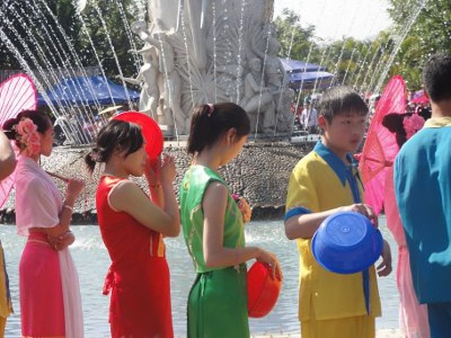 [まとめ]<br /><br />　結局、ラオスでもこれといった成果は挙げられませんでした。今の世の中、もう少数民族めぐりという観光スタイルは成立しないのかもしれません。この時はそう感じていましたが、それは私の無知だと後で気づくことになります。この後訪問する雲南のベトナム寄りエリアには、現在進行形の「少数民族」エリアがいくつも存在するのでした。その成果は後続の旅行記で紹介していきます。<br /><br />