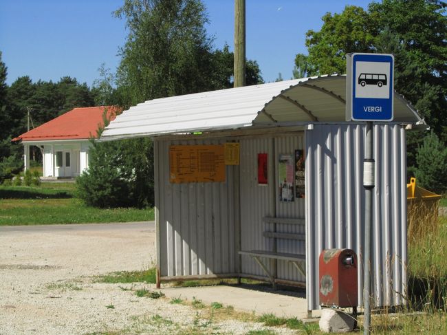 ヴェルギ村のバス停<br /><br />今まで見た中では一番立派なバス停！？<br />