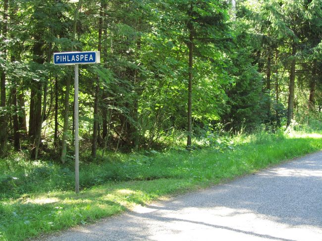 フィラスペア村にやってきた<br /><br />方向音痴の小心者の私は、村の看板を見かけるたびに、パルムセの観光案内所で手に入れた詳しい地図を取り出して確認しています。<br />道を迷っていたら、集合時間までにケスムに到着できなくなるおそれもあったからです。<br />でも、地図上で自分の位置を確認するのは楽しい作業です。<br />