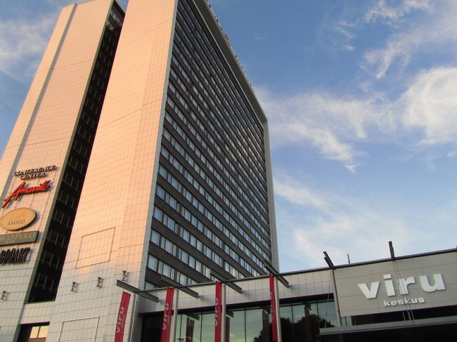 旧市街の外に広がる新市街は巨大な世界！<br /><br />５時間のサイクリングでくったくたでしたが、タリンに戻る帰りのバンの中でぐーすか寝てしまったので、少し元気が戻りました。<br />ホテルで夕食をとった後（宿泊客には無料なんだもん@）、さらに元気が戻ったので、ミネラルウォーターとかちょっとした買い物がしたくて新市街まで足を伸ばしてみました。<br /><br />ホテル・バロンズでとったバイキング式のディナーの写真はこちらです。<br />http://4travel.jp/traveler/traveler-mami/pict/19849888/<br />関連の旅行記<br />「2010年バルト３国旅行ハイライトその８：食事とレストラン編＜エストニア＞」<br />http://4travel.jp/traveler/traveler-mami/album/10485246/<br />