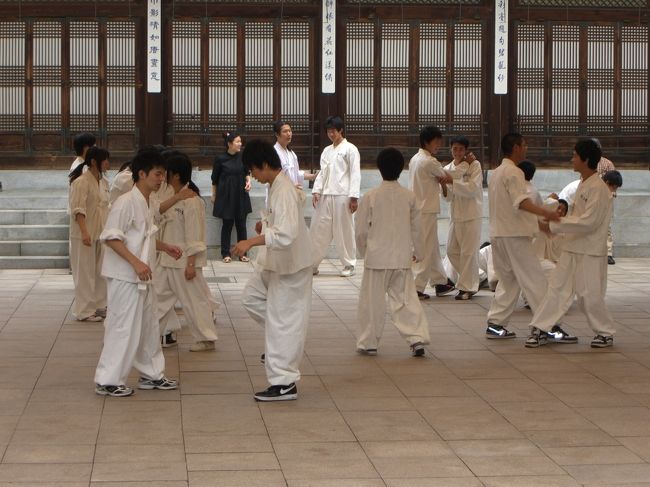 こちらは武芸。<br /><br />他にもキムチ作りを学んだ生徒もいました。