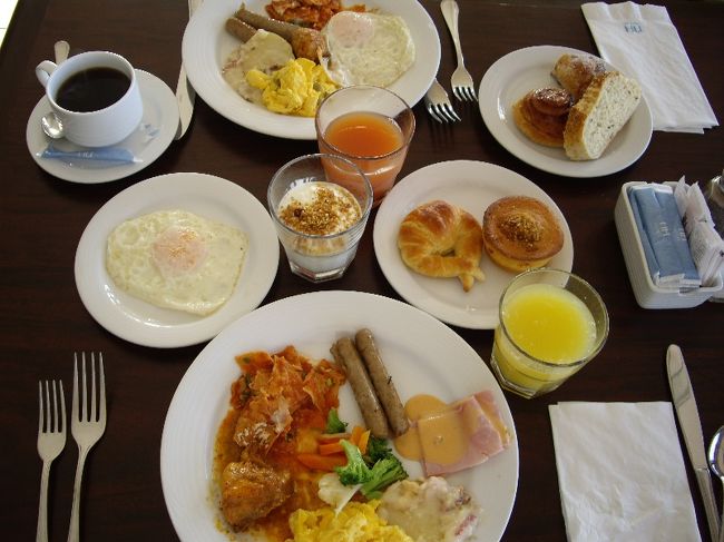 ちなみにこのホテルの朝食バイキングは一人2,500円以上です。