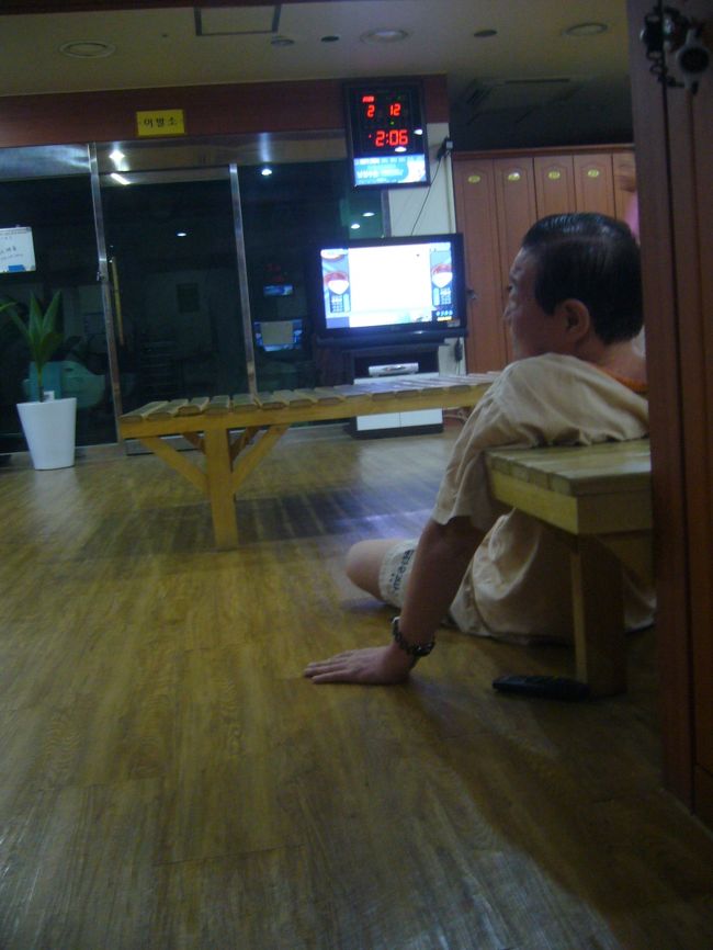 夜ご飯食べたあと、木洞駅前のチンジルバンで泊まる。