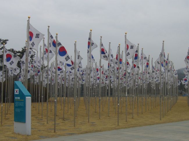 韓国旗<br />ここまで国旗だらけだと、気味が悪い。