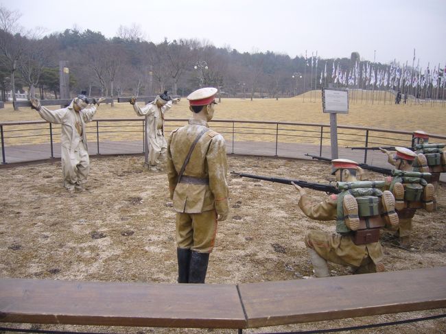 独立記念館は、外国の侵略から民族の自主と独立を守り通してきた韓国民族の国難克服史と国家発展史に関する資料を収集・保存・展示・調査・研究することによって、民族文化のアイデンティティーを確立し、国民の民族精神を徹底的に宣揚して正しい国家観の確立に貢献することを目的とする。<br />とある。