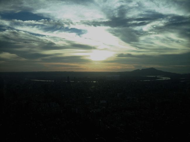 展望台からは、だんだん日が暮れていく様子を眺めることができました。<br /><br />