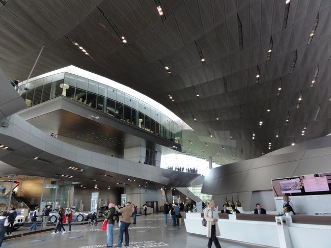 中はこんなに吹き抜けが・・・<br /><br />レストランももちろんあります。<br /><br />ここで一日遊べるようになっています。<br /><br />