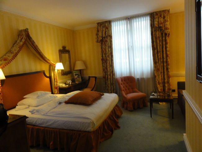 部屋は広くないですし、古い内装ですが、<br /><br />清潔感があって問題ありませんでした。