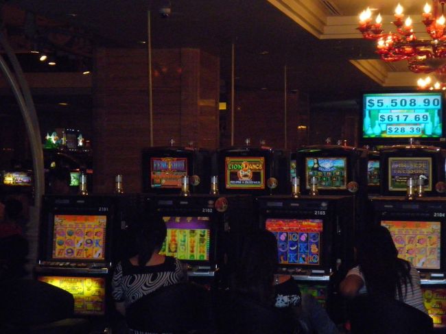 ナーガ・ワールドホテルのカジノです。うーん残念ながら怖くて断念。