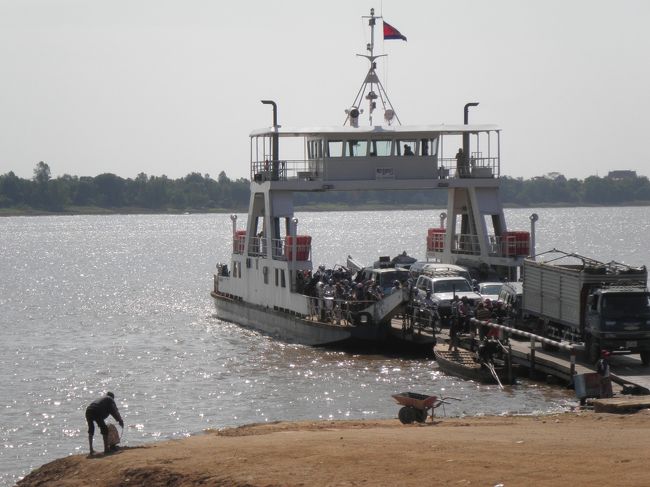 これが、メコン川です。や〜すばらしい。この川の恵みを、後世にも引き継がなくては…。