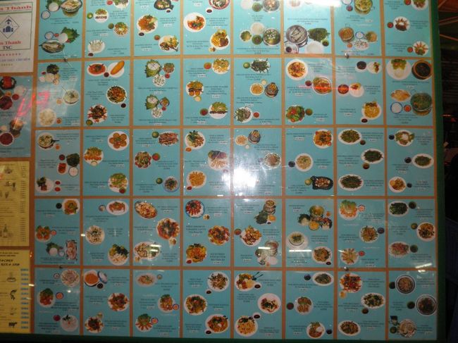 おおきな看板に写真入りのメニューがありました。注文も心配ありません