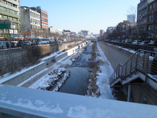 ソウル市内を流れる清渓川(チョンゲジョン)です。水質の浄化に成功しました。ドラマ「アイリス」にも登場！！<br />　以上です。写真が少なくてごめんなさい。次に行く機会がありましたら、もう少しいい投稿をします。