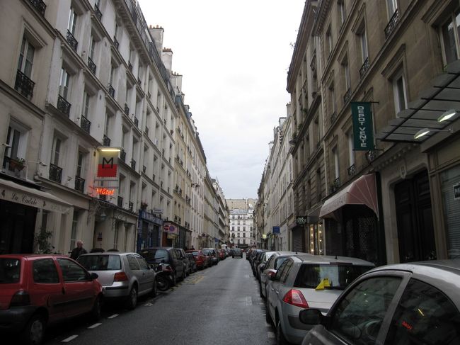 パリ6区　ホテルのあるMayet通り