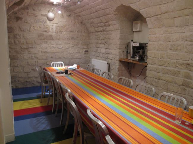 地下にある朝食ルーム　統一感のあるこだわりのインテリア<br /><br />