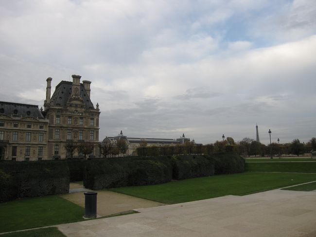 テュイルリー公園　夏は移動遊園地も来ます<br /><br />