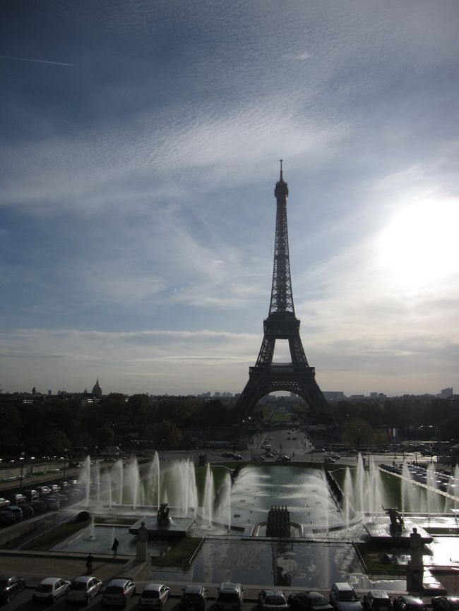シャイヨー宮から望むエッフェル塔　逆光なのが哀しいなぁ<br /><br />
