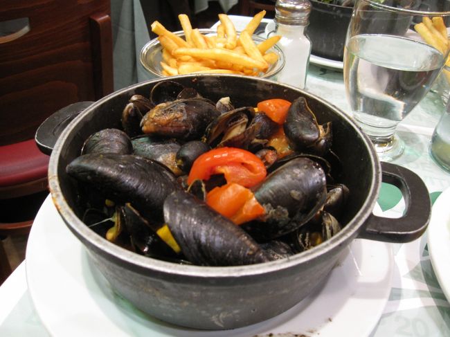 「Leon」のムール貝ランチ　そんなに量が多くないので私でも完食　でもポテトまでは無理でした<br /><br />