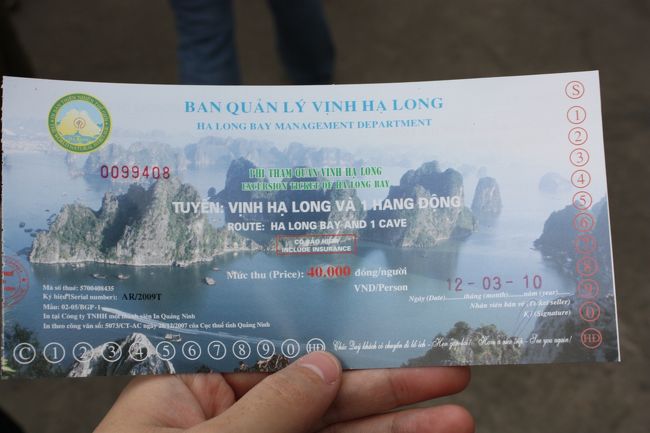 ハロン湾到着しチケットを受け取る。